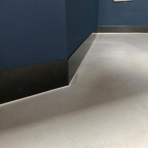 Metalen plint gecoat zwart
