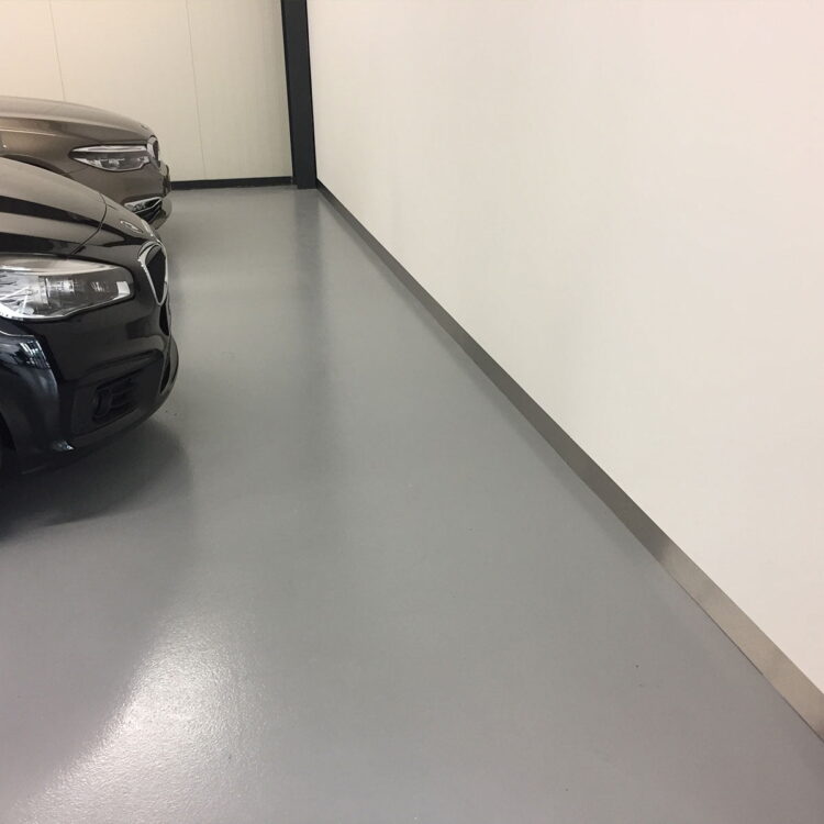 RVS Plint installatie voorbeeld