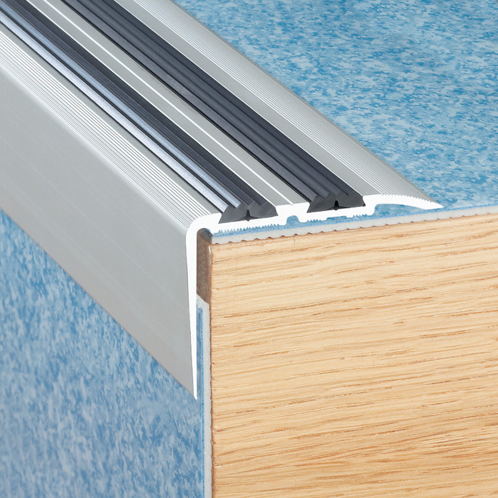 Trapneus met dubbele inlage recht geribbeld 1330