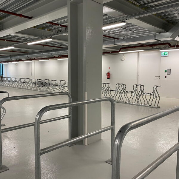 EMA Amsterdam installatie wandbescherming en plinten