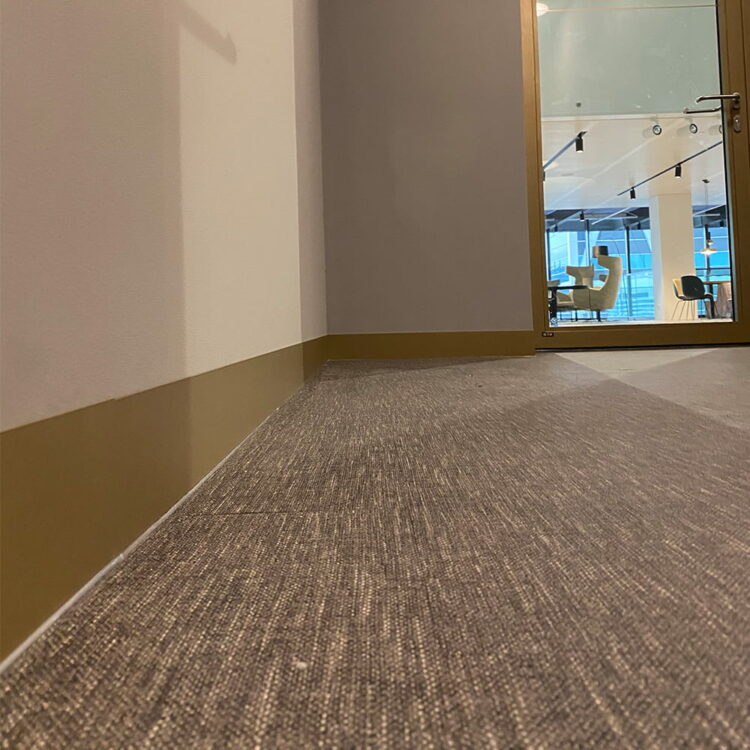 EMA Amsterdam installatie wandbescherming en plinten