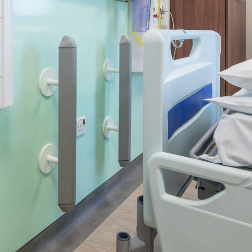 Bedkit voorbeeld wandbescherming muurstootlijst ziekenhuisbedden