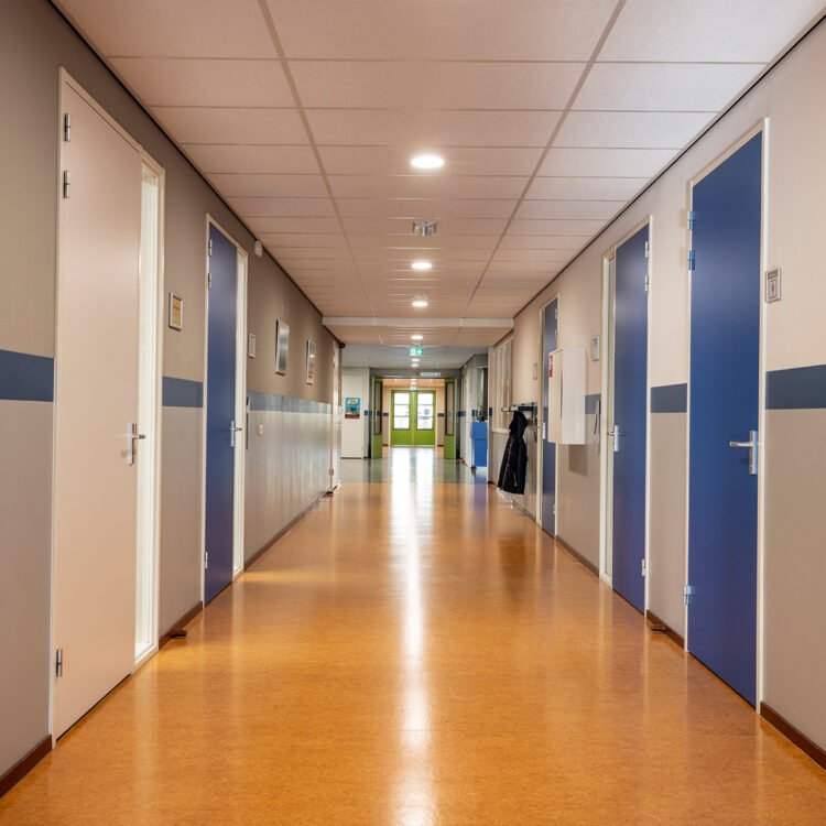 Berkenschutse Heeze onderwijsinstelling wandbescherming installatie