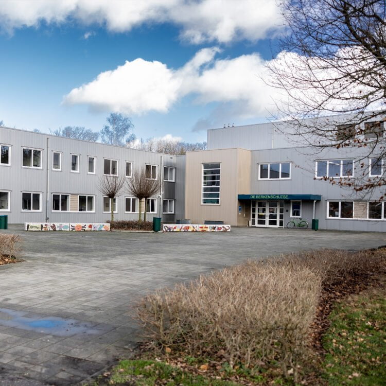 Berkenschutse Heeze onderwijsinstelling wandbescherming installatie