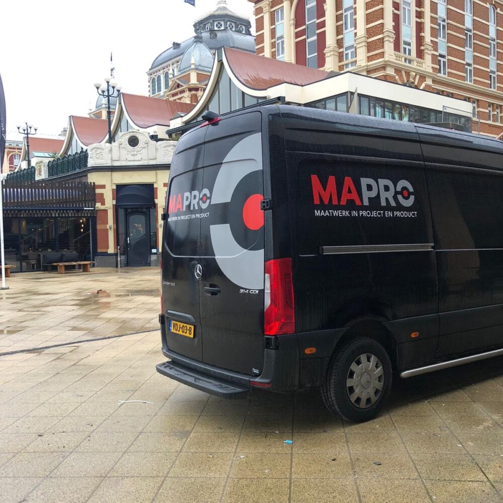 Legoland-Scheveningen-Wandbescherming-Mapro-Bus Installatieteam