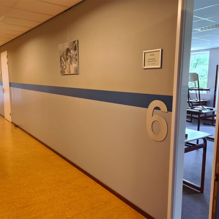 Heeze onderwijsinstelling wandbescherming installatie