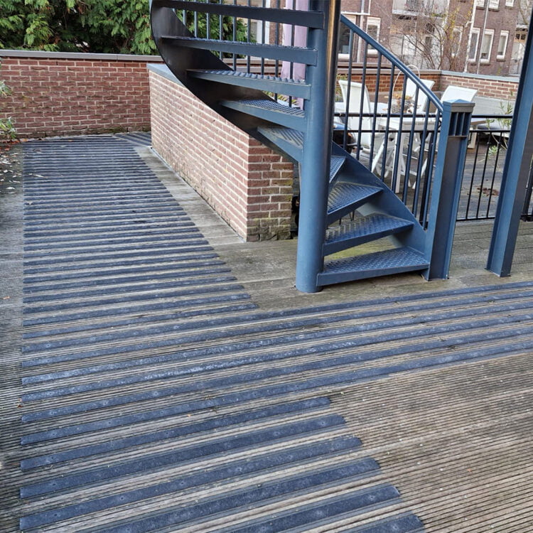 Vlonderstrips installatie VvE Piri Reis Amsterdam