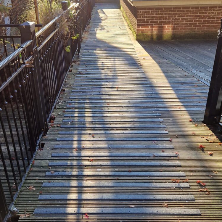 Vlonderstrips installatie VvE Piri Reis Amsterdam
