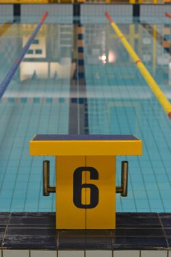 Zwembad antislip op startblok sport grip