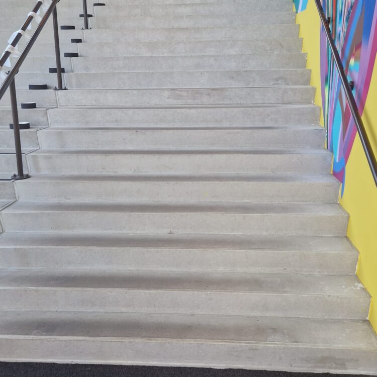 Antislip tape op trap ING