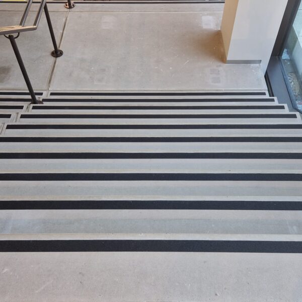 Antislip tape op trap ING