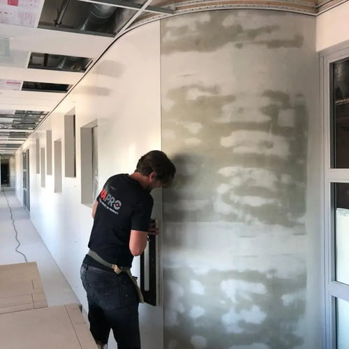Wandbescherming montage monteur 01 Installatieteam