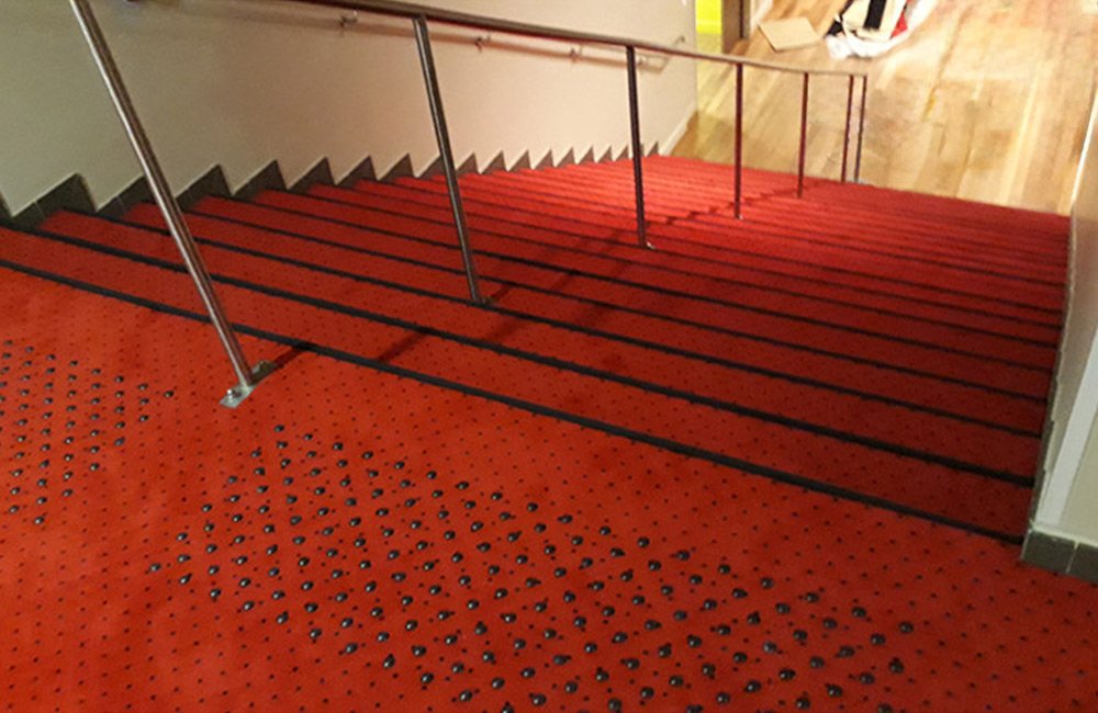 RiveRom voorbeeld podotactiele noppen tapijt